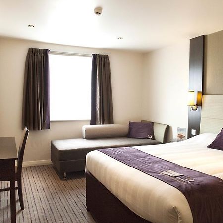 Premier Inn Glasgow Braehead エクステリア 写真