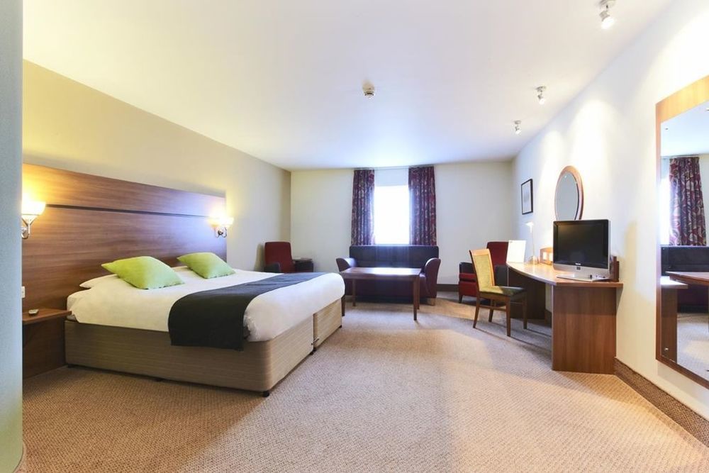 Premier Inn Glasgow Braehead エクステリア 写真