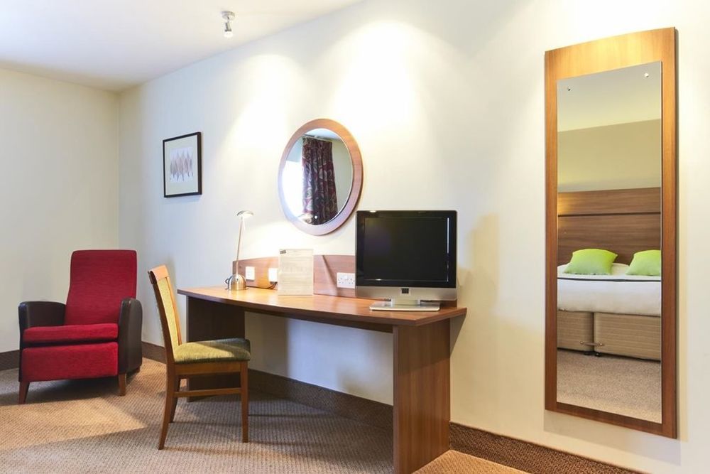 Premier Inn Glasgow Braehead エクステリア 写真