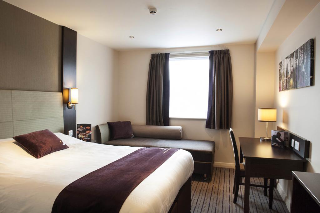 Premier Inn Glasgow Braehead エクステリア 写真